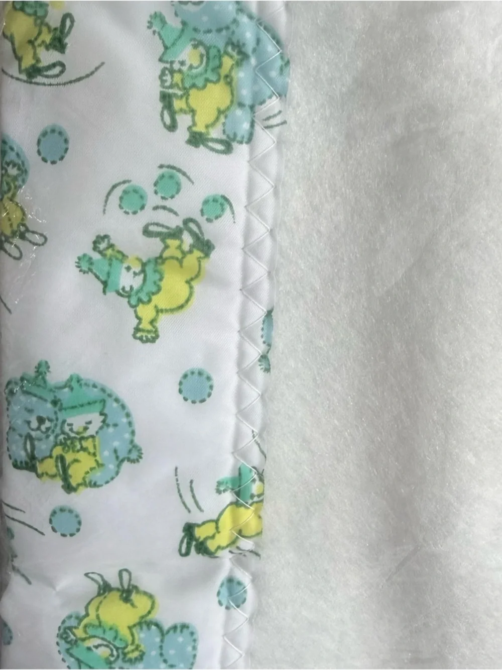 Vintage Carter’s lightweight crib blanket 36” X 50”